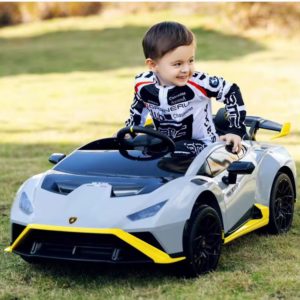 سيارة يقودها الطفل